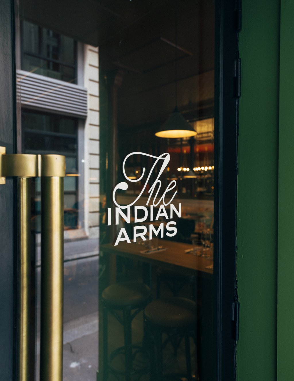 Marquage peint sur la porte The Indian Arms